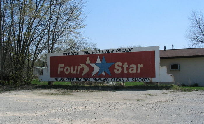 4 Star Gas - 2003 Photo (newer photo)